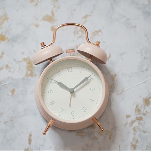 Pink clock - Picture 3 of 5